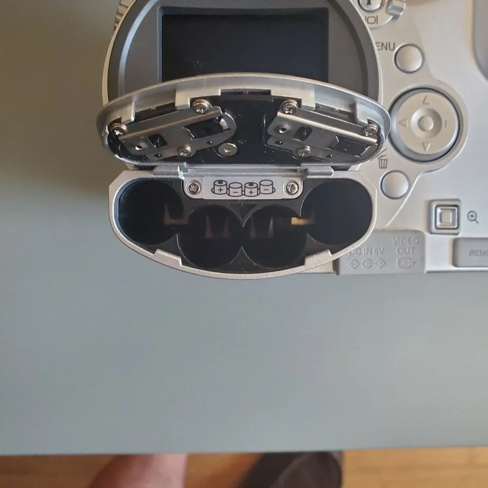 Minolta dimage 7 Camera for PARTS ONLY